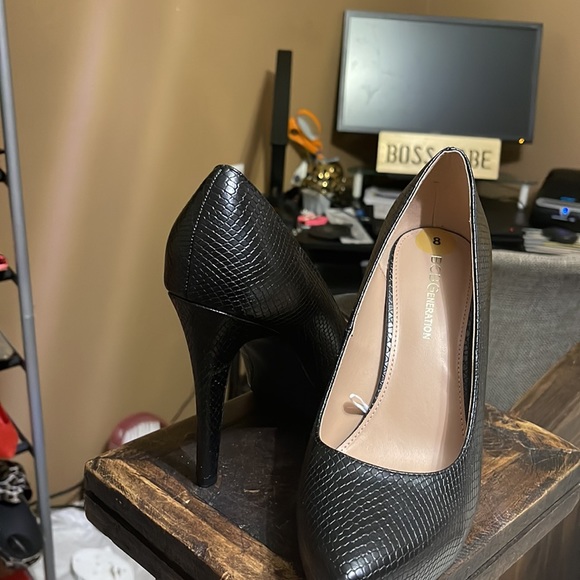 BCBG platform pump - Picture 5 of 5
